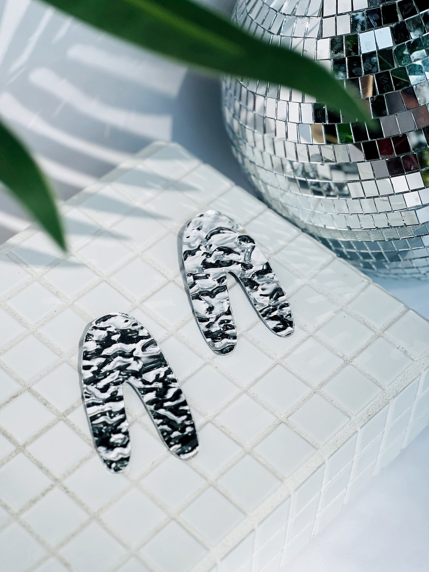 The Artie Maxi in Rippled Mirror Acrylic