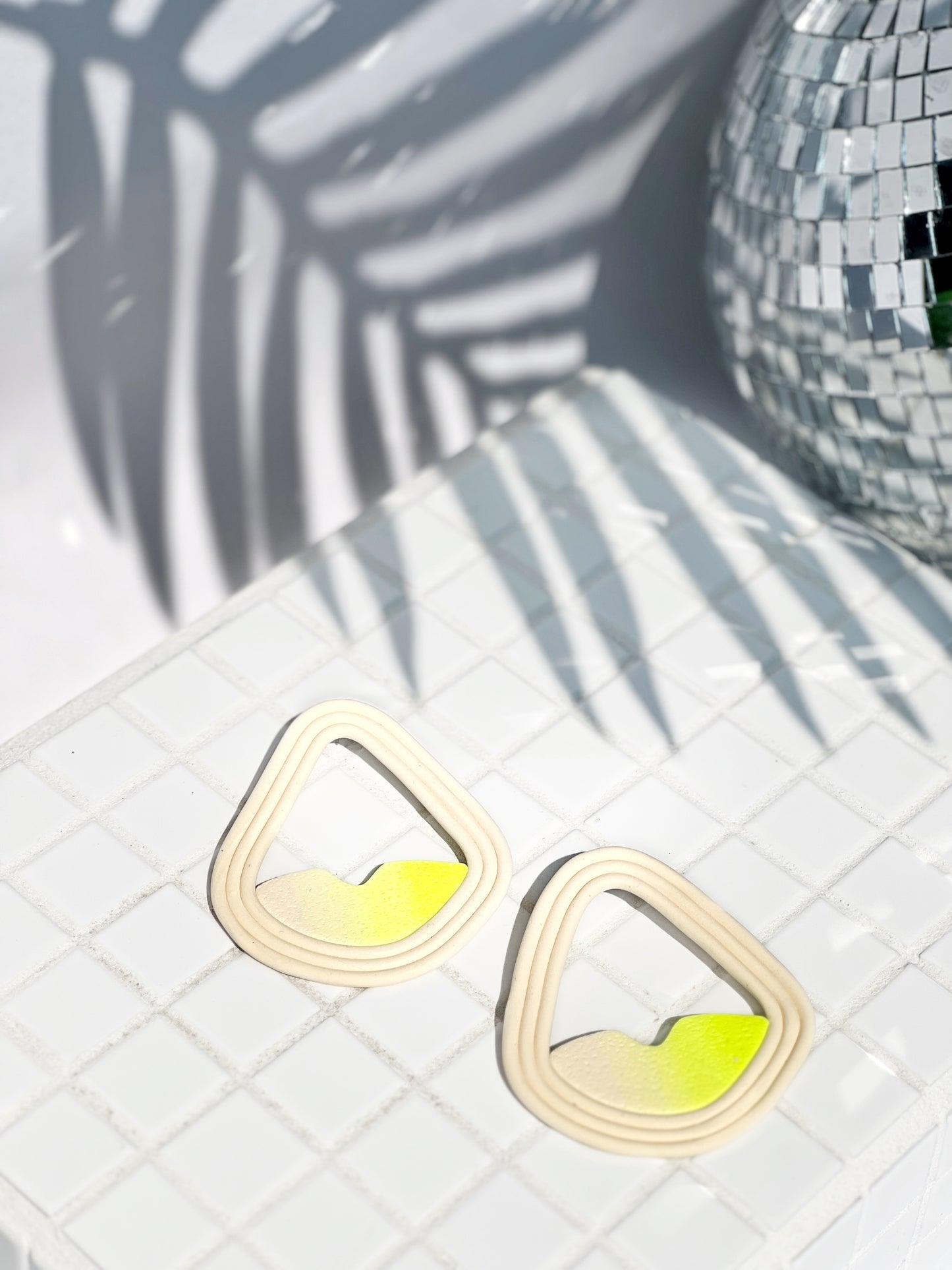 The Drew Midi in Citron + Cream Polymer