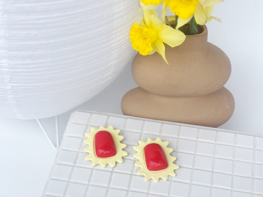 The Squiggle Frame in Butter Yellow + Tomato Red