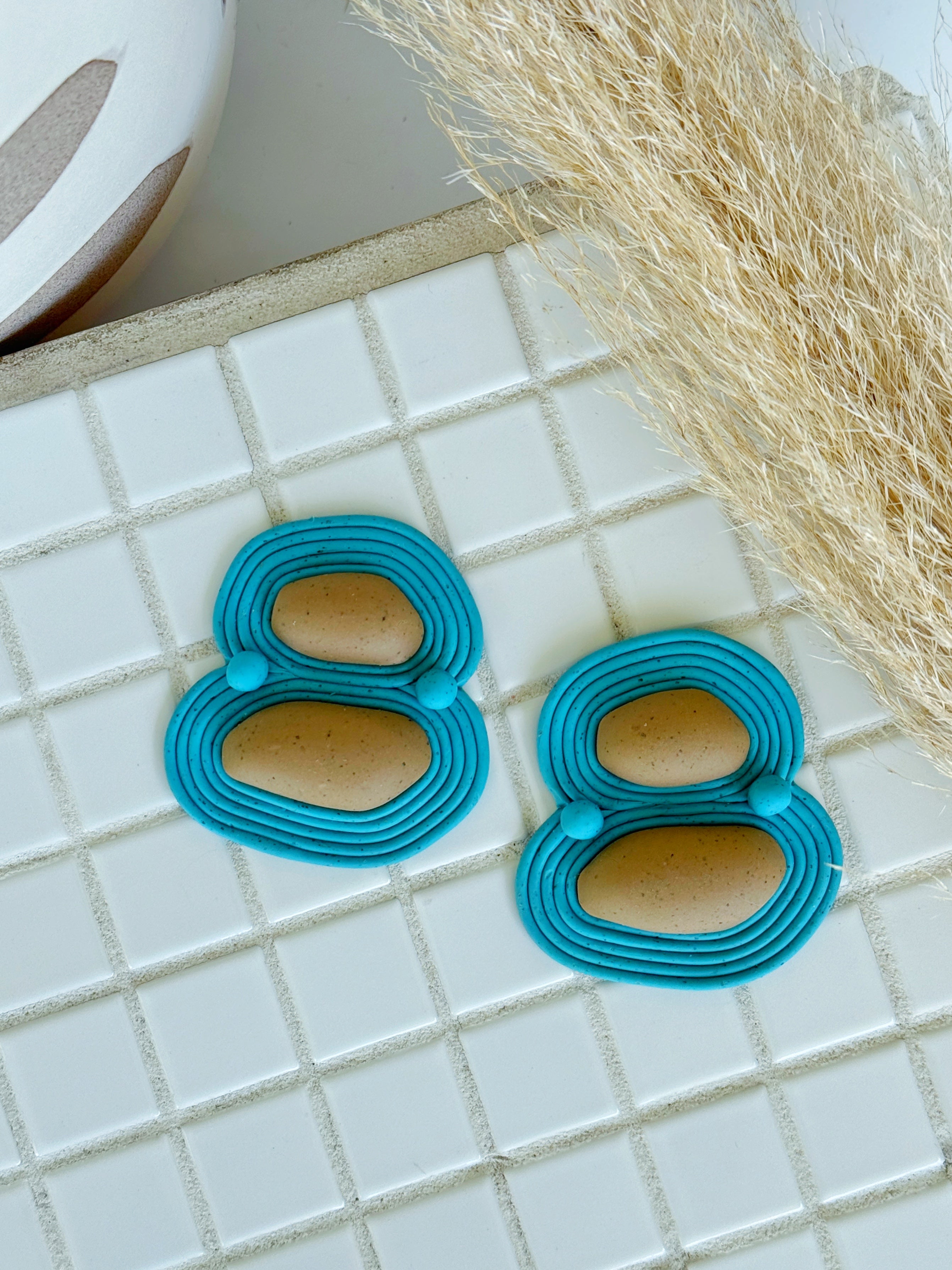 The Canyon in Turquoise & Tan Granite