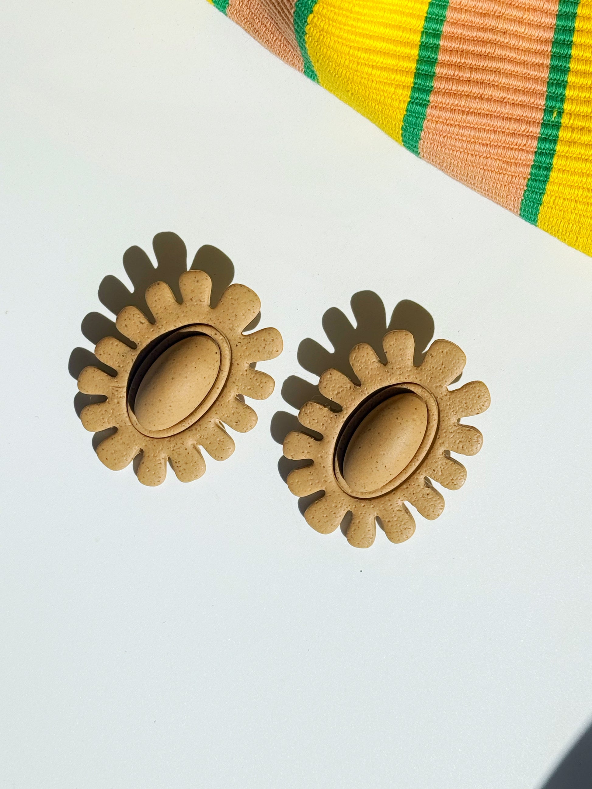 The Brio in Tan Granite (Single)